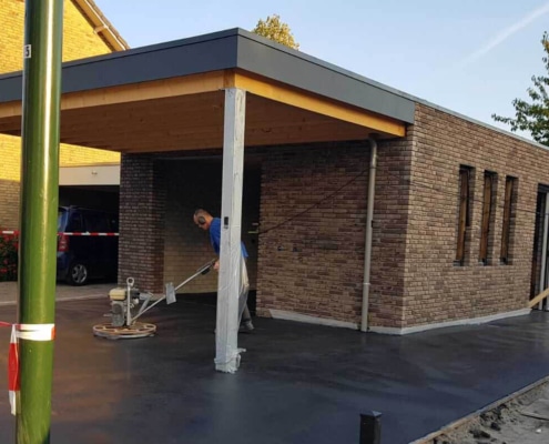 betonvloer buiten vlinderen