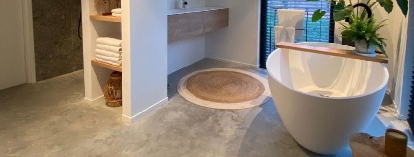 Prachtige woonbeton vloer in de badkamer